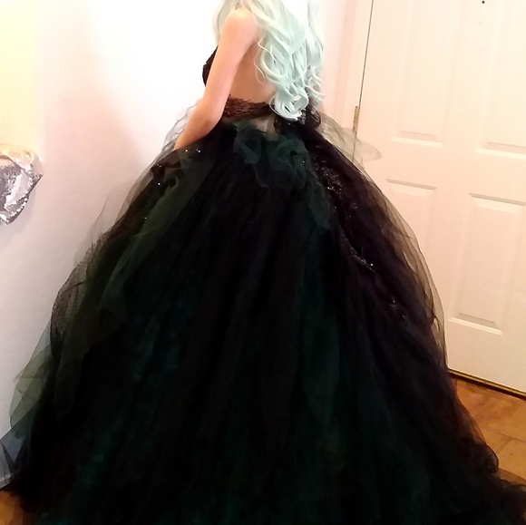 SAMPLE GOWN ONLY - ESPERANZA Goth Black & Green Wedding Ballgown Set - Picture 11 of 14